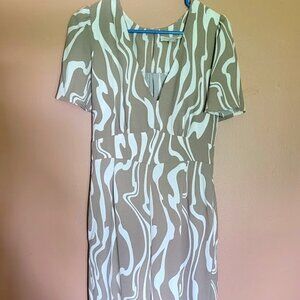 Women's Romper Size L (Fits like M)